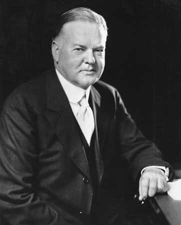 Vào năm 1928, khi đến Argentina,  Tổng thống Mỹ Herbert Hoover suýt chết trong gang tấc. Khi ấy, Severino Di Giovanni - người theo chủ nghĩa vô chính phủ - cố gắng ám sát Tổng thống Hoover bằng cách đặt bom vào đường ray nhằm làm nổ tung chuyến tàu chở ông chủ Nhà Trắng.