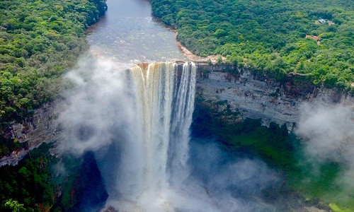 Thác Kaieteur nằm ở Guyana, là một trong những  thác nước kỳ vĩ nhất trên thế giới với chiều cao lên tới 251m.