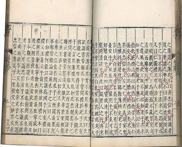 Giấy là một trong những  phát minh để đời của người Trung Quốc. Ra đời từ năm 105, giấy bắt đầu được sử dụng rộng rãi ở Trung Quốc để ghi chép các sự kiện, hiện tượng...