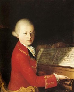 Nhà soạn nhạc thiên tài  Mozart khiến người đời khâm phục khi 4 tuổi đã học chơi clavier. Ông bắt đầu soạn nhạc từ năm 5 tuổi.