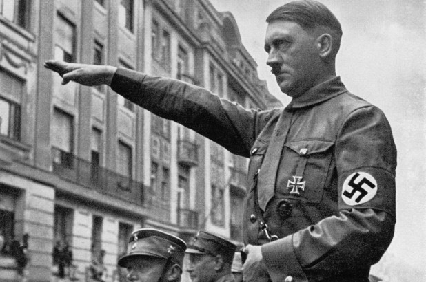 Trùm phát xít Hitler được người đời nhớ đến là nhà độc tài đã gây ra hàng loạt tội ác rùng rợn trong Thế chiến 2. Trong số này có cuộc tàn sát hàng triệu người Do Thái.