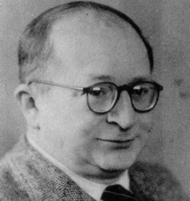 Trước khi làm việc cho  phát xít Đức, bác sĩ Carl Clauberg là giáo sư tại Đại học Königsberg. Tại đây, ông nghiên cứu về hormone sinh sản nữ.