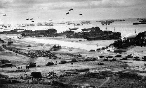 Vào ngày 6/6/1944,  quân Đồng minh thực hiện cuộc đổ bộ lớn nhất lịch sử lên Normandy, Pháp mở màn mặt trận phía Tây.