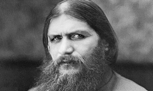 Nhân vật bí ẩn khiến Hoàng gia Nga suy tàn - Grigori Rasputin sinh ra và lớn lên trong một gia đình nghèo ở làng Pokrovkoye, dọc sông Siberia. Sau một lần chết hụt, Rasputin tuyên bố sở hữu khả năng siêu nhiên với thần lực của thượng đế.