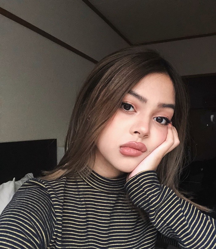 Hot girl Lily Maymac để lộ vết rạn da xấu xí, dân mạng chỉ cách xóa mờ