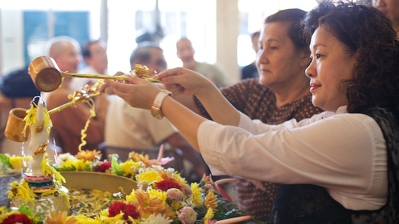 Lên chùa mùa Phật đản, làm gì để được phúc báu, bình an?