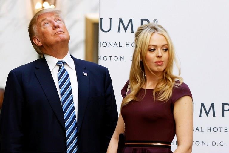 Tiffany Trump là con gái thứ hai của Tổng thống Mỹ Donald Trump sau Ivanka. Cô là kết quả của cuộc hôn nhân giữa ông Trump với người vợ thứ 2 Marla Maples, một nữ diễn viên kiêm ngôi sao truyền hình nổi tiếng những năm 90.