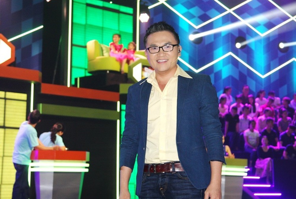 Trong một chương trình gameshow cách đây vài năm, MC Đại Nghĩa từng gây bất ngờ khi tiết lộ sẽ không lấy vợ, không sinh con. Anh cho rằng, chuyện suy nghĩ cứ phải đến tuổi lấy vợ sinh con là rất lạc hậu. Đại Nghĩa tâm niệm, sống trên đời quan trọng là phải sống tốt. Và những năm qua, anh đang theo đuổi mục tiêu ấy.