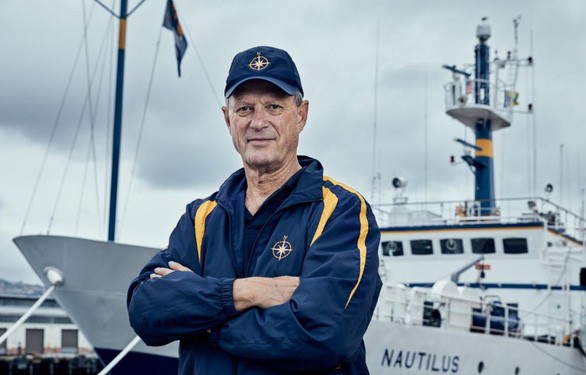 Robert Ballard nổi tiếng thế giới là người tìm ra con tàu Titanic huyền thoại. Vào tháng 7 vừa qua, ông gây xôn xao dư luận khi thông báo thực hiện cuộc  tìm kiếm máy bay chở Amelia Earhart và hoa tiêu Fred Noonan bị mất tích.