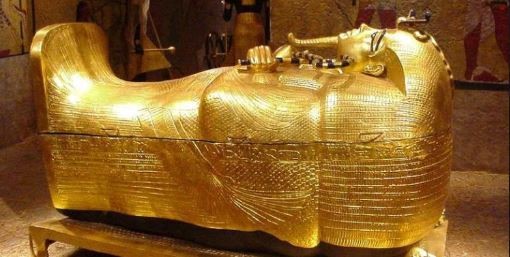  Xác ướp pharaoh Ai Cập cổ đại Tutankhamun được đặt trong 3 lớp quan tài. Trong số này, lớp quan tài trong cùng làm từ vàng nguyên khối nặng 110 kg.