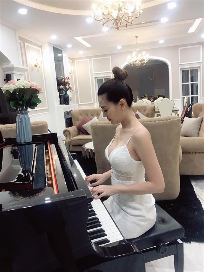 Ngay sau khi đăng tải, clip chơi đàn piano của  Ngọc Duyên đã thu hút hàng nghìn lượt bày tỏ cảm xúc, chia sẻ từ phía cư dân mạng: "Mới đó mà đánh giỏi vậy rồi hả em. Tay rất mềm mại uyển chuyển"; "Đã xinh đẹp lại còn đánh đàn hay"; "Nghe mãi khôngchán, ngắm mãi yêu mãi thôi"...