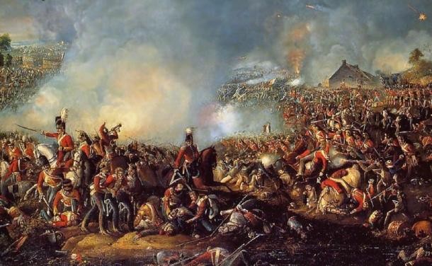 Kết thúc  trận Waterloo nổi tiếng lịch sử năm 1815 với liên quân của Anh và các đồng minh hùng mạnh như: Nga, Áo, Phổ, Thụy Điển, Hà Lan, Tây Ban Nha…, quân đội của Napoleon đại bại với tổn thất lớn. Theo thống kê, quân đội Pháp trong trận Waterloo có hơn 40.000 binh sĩ chết, bị thương và mất tích. Khoảng 9.000 binh lính Pháp khác bị liên quân bắt giữ làm tù binh.