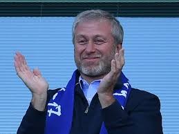 Roman Abramovich là  tỷ phú Nga nổi tiếng thế giới. Ông sở hữu khối tài sản trị giá 23,5 tỷ USD vào năm 2008. Ông mua lại câu lạc bộ bóng đá Chelsea vào năm 2003.