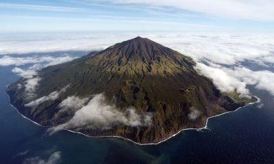 Vào năm 1506, nhà thám hiểm Bồ Đào Nha Tristan da Cunha phát hiện  hòn đảo hẻo lánh nhất hành tinh. Theo đó, hòn đảo được đặt theo tên nhà thám hiểm.