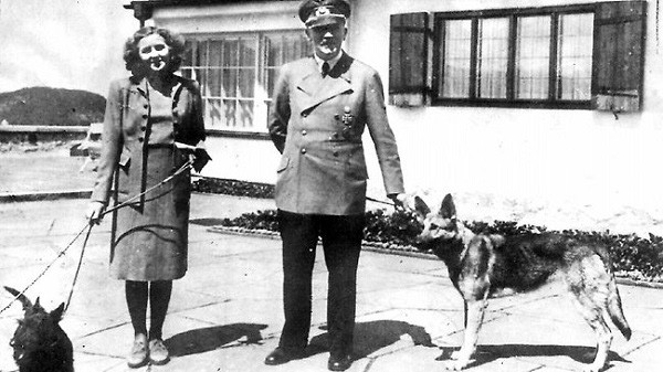 Là nhà độc tài khét tiếng kể từ khi lên nắm quyền ở Đức,  trùm phát xít Hitler gây ra cái chết cho hàng triệu người. Trong số này có hơn 6 triệu người Do Thái bị phát xít Đức giết hại theo lệnh của Hitler.