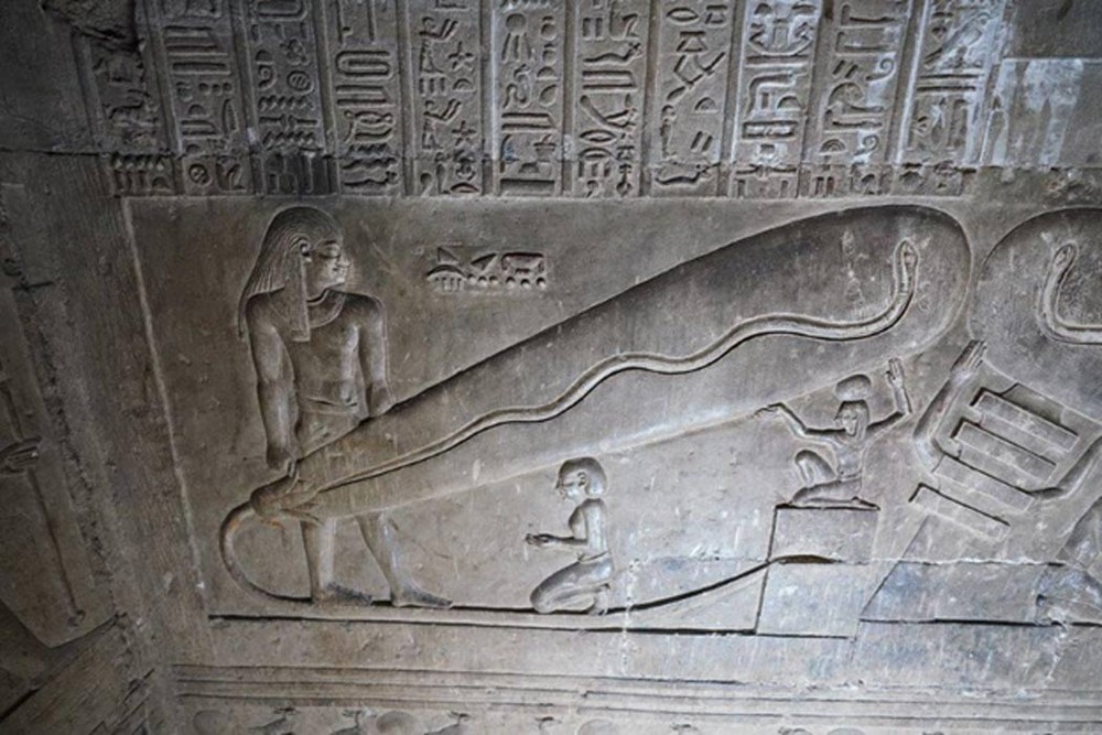 Đền thờ thần Hathor ở Dendera là một trong những ngôi đền cổ nhất trường tồn đến ngày nay của  Ai Cập cổ đại.