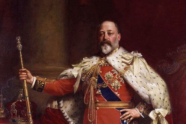 Edward VII (1841 - 1910) là con trai của Nữ hoàng Victoria với Hoàng thân Albert. Ông lên ngôi vua năm 1901 sau khi Nữ hoàng Victoria qua đời. Khi ấy, nhà  vua nước Anh 60 tuổi.