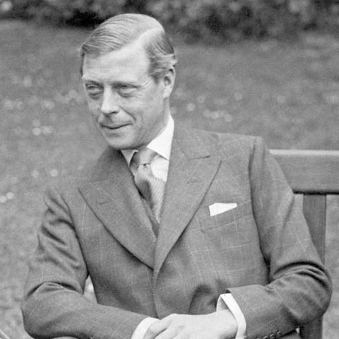  Ông hoàng nước Anh Edward VIII là con trai Vua George V. Sau  khi cha qua đời năm 1936, Edward VIII kế thừa ngai vàng và trở thành nhà vua mới của Vương quốc Anh.