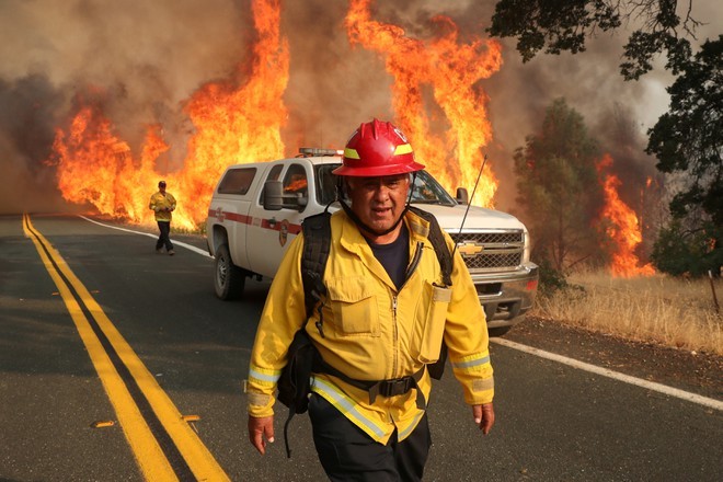 Theo nhân viên truyền thông Jeremy Rahn của Sở Lâm nghiệp và Phòng cháy chữa cháy California (CalFire), Mỹ, gần 14.000 lính cứu hỏa, hơn 200 máy bay chữa cháy được huy động để dập tắt  vụ cháy rừng lớn nhất từ trước đến nay ở bang California trong những ngày qua.