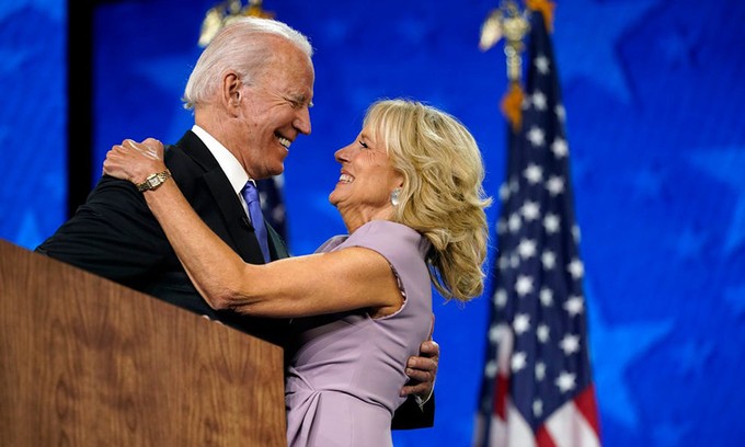 Chuyện tình nổi tiếng của ông Joe Biden và vợ