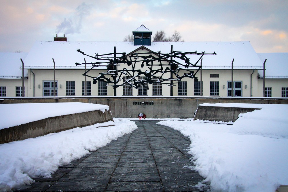 Dachau được biết đến là  trại tập trung đầu tiên của Đức quốc xã. Nơi đây đi vào hoạt động từ năm 1933, tức hơn 5 tuần sau khi Hitler trở thành Thủ tướng Đức. Trại tập trung Dachau nằm ở rìa thị trấn cùng tên, cách thành phố Munich khoảng 16 km về phía Bắc.