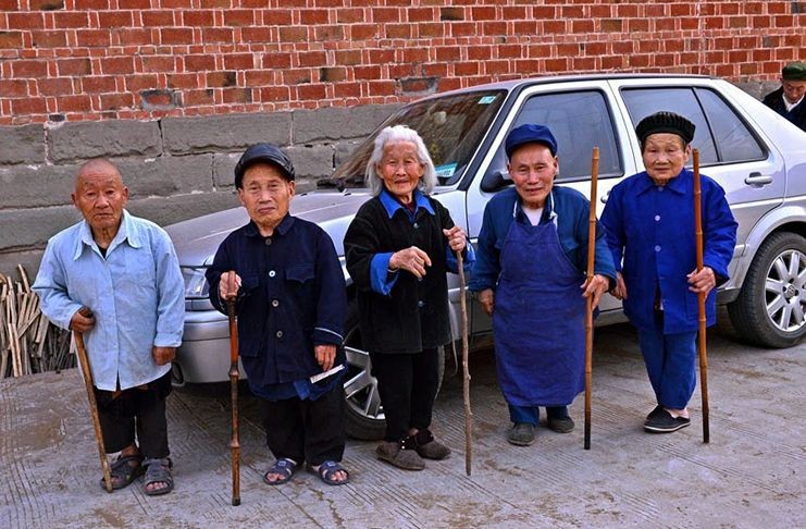 Nằm về phía tây nam tỉnh Tứ Xuyên, Trung Quốc, làng Yangsi là một trong những địa điểm độc đáo nhất thế giới. Nơi đây chỉ có 80 cư dân nhưng có 36 " người lùn".