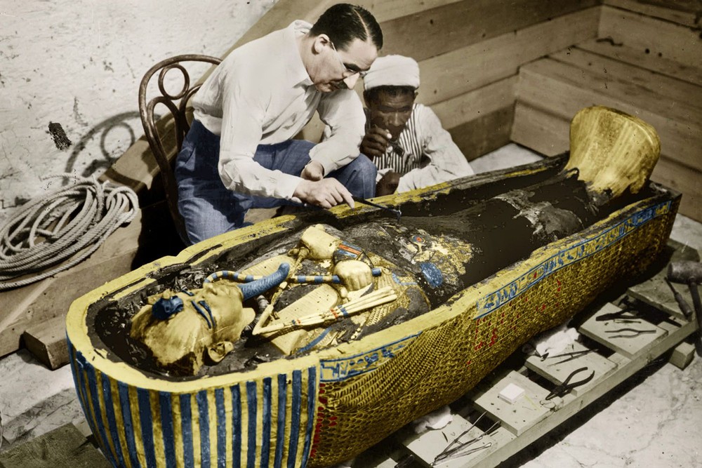 1. Lăng mộ của pharaoh Ai Cập Tutankhamun (hay còn gọi Vua Tut) là một trong những  địa điểm khảo cổ nổi tiếng nhất thế giới. Ngôi mộ còn nguyên niêm phong được Howard Carter và các cộng sự phát hiện tại Thung lũng các vị vua năm 1922.