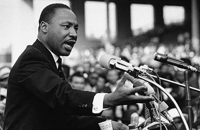 Mục sư Martin Luther King là một nhà hoạt động vì dân quyền, chống phân biệt chủng tộc nổi tiếng thế giới. Vào ngày 28/8/1963, ông có một  bài diễn văn nổi tiếng "Tôi có một giấc mơ" (I Have a Dream).