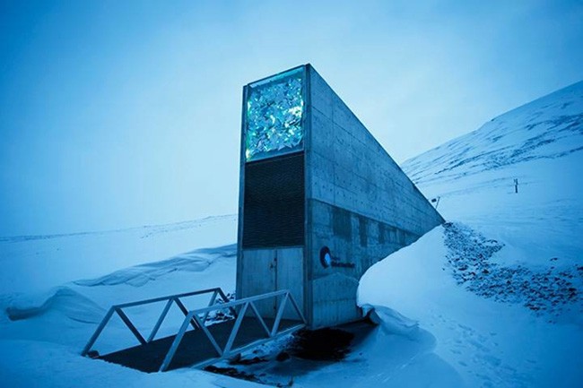 Là một trong những địa điểm cấm du khách ghé thăm, Svalbard Global Seed Vault nằm trên đảo Spitsbergen, Na Uy nổi tiếng là  hầm chứa hạt giống thế giới với nhiều sự thật gây bất ngờ.