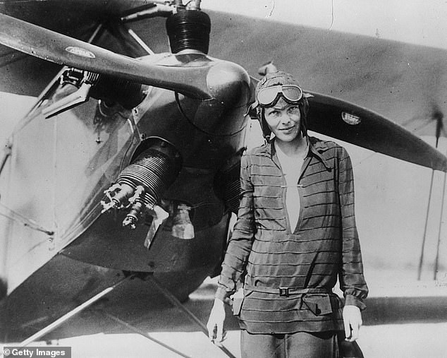 Nữ phi công Amelia Earhart cùng  máy bay mất tích bí ẩn năm 1937 đến nay vẫn là một trong những câu hỏi khó giải nhất thế giới. Phi công huyền thoại này biến mất khi đang thực hiện chuyến hành trình vòng quanh thế giới.