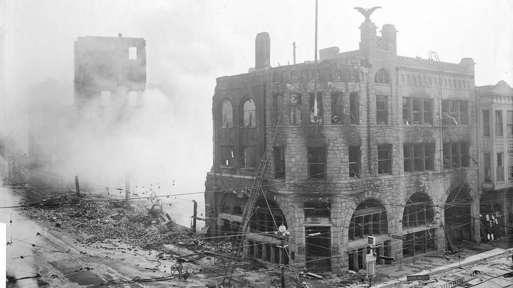 Vào 1h7' ngày 1/10/1910, một  vụ đánh bom kinh hoàng xảy ra tại tòa nhà trụ sở tờ Los Angeles Times ở thành phố Los Angeles, Mỹ. Vụ nổ khiến trụ sở tòa nhà bị phá hủy nghiêm trọng.