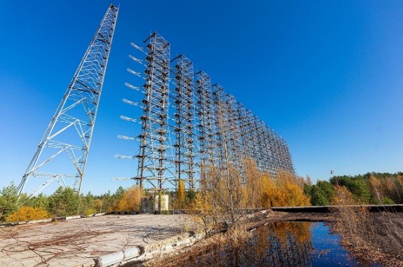 Trạm radar Duga nằm gần Chernobyl từng được Liên Xô sử dụng trong thời  Chiến tranh Lạnh. Đây nơi các chuyên gia Liên Xô theo dõi và phát hiện các vụ phóng tên lửa đạn đạo cách xa 4.000 km.