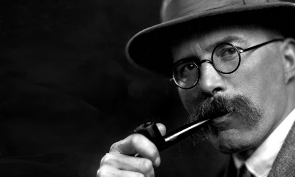  Nhà văn nổi tiếng nước Anh Arthur Ransome (1884 - 1967) là cái tên quen thuộc đối với hàng triệu độc giả trên khắp thế giới. Ông viết 12 cuốn sách dành cho thiếu nhi và được dịch ra nhiều thứ tiếng xuất bản ở nhiều nước.