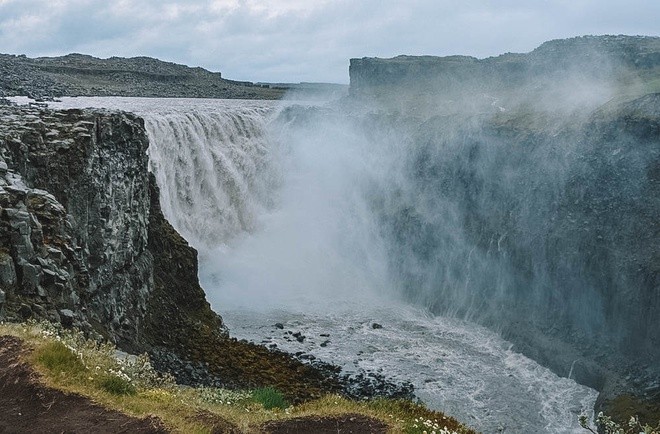 Thác Dettifoss ở Iceland được đánh giá là một trong những  thác nước đẹp nhất thế giới. Đây là thác nước mạnh nhất ở Iceland cũng như ở châu Âu.