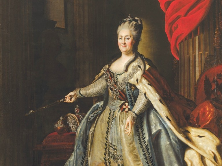 Nữ hoàng Nga Ekaterina II hay còn gọi  Catherine Đại đế (1729 - 1796) là một trong những nhân vật nổi tiếng lịch sử. Với xuất thân trong gia đình quý tộc Phổ, bà được sắp đặt cưới thái tử Pyotr II. Khi ấy, bà 14 tuổi.