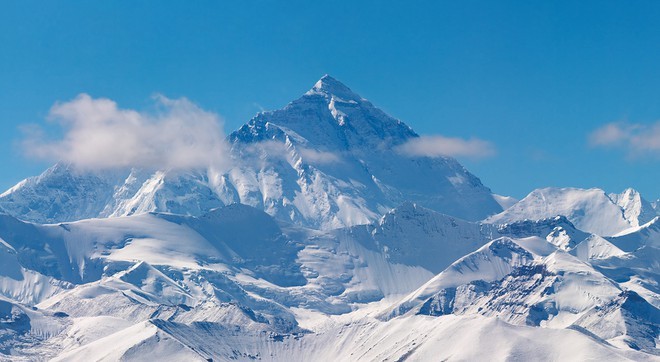 Everest ở Nepal nổi tiếng thế giới là đỉnh núi cao nhất thế giới với chiều cao lên tới 8.848,86m so với mực nước biển. Tuy nhiên, đây không phải là  ngọn núi cao nhất Trái đất tính từ chân tới đỉnh.