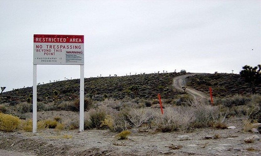 Khu 51 hay còn gọi Vùng 51 (Area 51) là một căn cứ quân sự nằm tại phần phía nam Nevada ở phía tây nước Mỹ, cách Las Vegas khoảng 133 km về phía tây bắc. Trong suốt nhiều thập kỷ, giới chức Mỹ giữ kín thông tin về  cấm địa bí ẩn này.