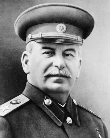 Joseph Stalin tên thật là Iosif Vissarionovich Dzhugashvili. Ông tham gia Cách mạng tháng 10 Nga thành công. Sau đó,  nhà lãnh đạo Stalin đã được giao các trọng trách khác nhau trong nhà nước Liên bang Xô Viết. Vào năm 1922, ông được bầu làm Tổng Bí thư Ban Chấp hành Trung ương Đảng.