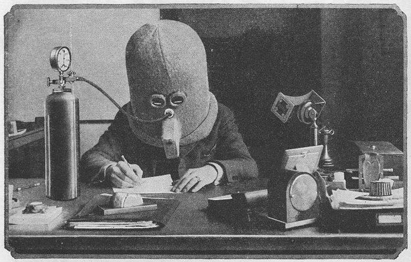 "The Isolator" (tạm dịch là "mũ cô lập") là một  sáng chế "lạ" nổi tiếng thế kỷ 20. Nhà phát minh nổi tiếng Hugo Gernsback đã tạo ra chiếc mũ đặc biệt này để giúp con người không bị mất tập trung bởi những âm thanh và các việc xảy ra xung quanh. Thiết kế của mũ chỉ cho phép người đội nhìn qua 2 lỗ nhỏ, đủ để nhìn các giấy tờ đặt trên bàn.