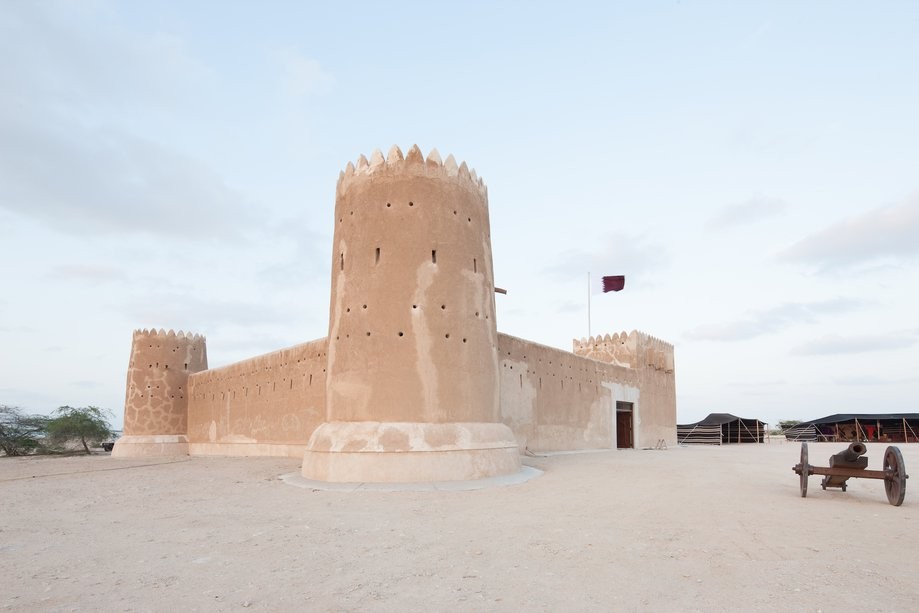 Nằm bên bờ biển phía Tây Bắc của bán đảo Qatar, Di chỉ khảo cổ Al Zubarah được UNESCO công nhận là  Di sản thế giới vào năm 2013.