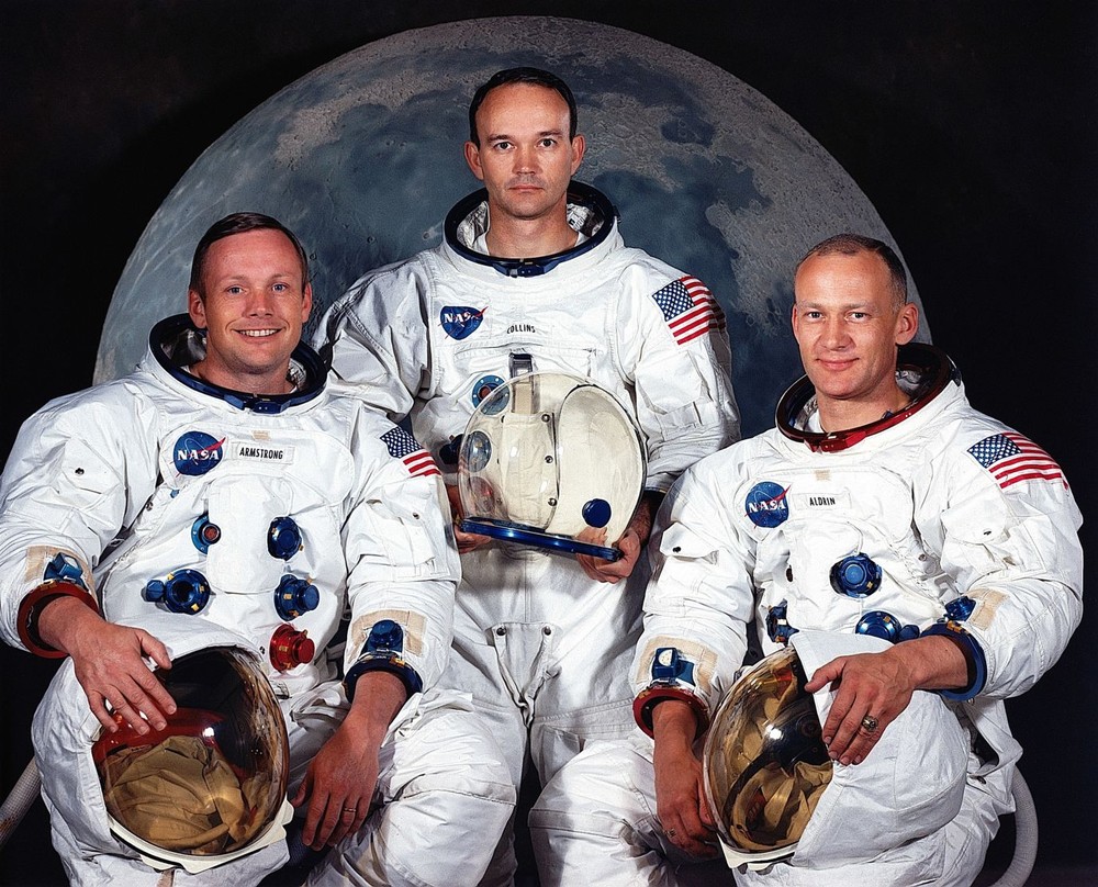 Vào ngày 24/7/1969, các  phi hành gia NASA gồm: Neil Amstrong, Michael Collins và Edwin Aldrin trở về Trái đất sau khi hoàn thành sứ mệnh Apollo 11 - chuyến bay không gian lần đầu tiên đưa con người lên Mặt trăng.