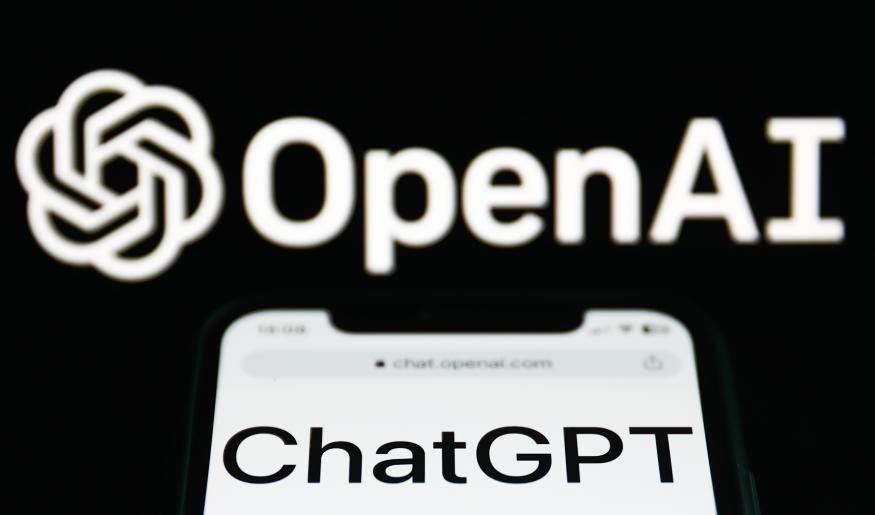  ChatGPT là sản phẩm AI được cung cấp miễn phí và đơn giản qua trang chat.openai.com. Trong những tuần vừa qua, ChatGPT của OpenAI tạo nên "cơn sốt" toàn cầu, trong đó có Việt Nam. Người dùng tại Việt Nam hiện chưa thể đăng ký tài khoản vì dịch vụ này chưa hỗ trợ số điện thoại và IP Việt.