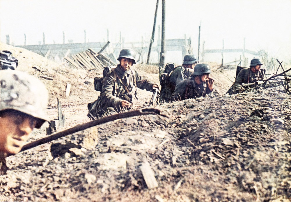 Trận Stalingrad diễn ra từ ngày 23/8/1942 - 2/2/1943 là một trong những  trận đánh đẫm máu, thương vong lớn nhất trong Thế chiến 2. Thành phố Stalingrad trở thành chiến trường ác liệt giữa phát xít Đức với Liên Xô.