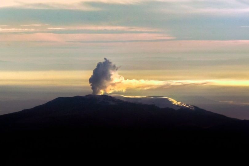 Núi lửa Nevado del Ruiz nằm cách Bogota, thủ đô của Colombia khoảng 129km về phía tây. Gần đây, các chuyên gia phát hiện  núi lửa từng khiến 25.000 người thiệt mạng này có dấu hiệu sắp "thức giấc".