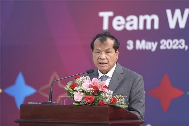 Ông Thong Khon, Bộ trưởng Du lịch Campuchia kiêm Phó Chủ tịch thường trực Ủy ban Quốc gia tổ chức  SEA Games 32 và ASEAN Para Games 12 phát biểu tại Lễ thượng cờ. Ảnh: Minh Quyết/TTXVN.