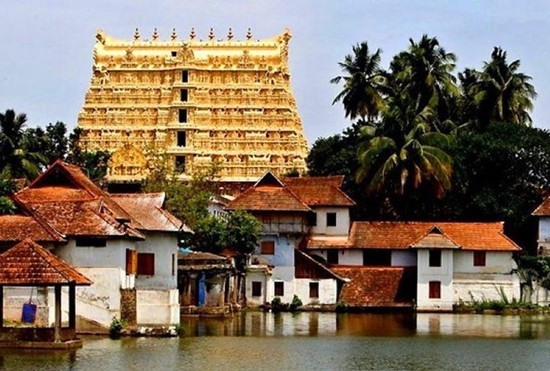 Nằm ở thành phố Thiruvananthapuram, thủ phủ Kerala, Ấn Độ,  ngôi đền bí ẩn Padmanabhaswamy khiến công chúng tò mò bởi các câu chuyện, lời đồn về căn hầm chứa kho báu vĩnh viễn không được mở ra.