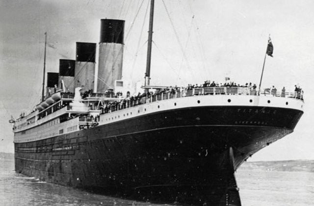  Tàu Titanic huyền thoại được nhiều người biết đến có tên gọi đầy đủ là Royal Mail Ship Titanic. Nó được xem là con tàu lớn, hiện đại, lộng lẫy và sang trọng nhất những năm đầu thế kỷ 20. Titanic được tạp chí The Shipbuilder ca ngợi là "không thể chìm".