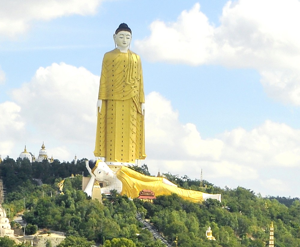 Khi tới Monywa, Myanmar, du khách có cơ hội chiêm ngưỡng 2  bức tượng Phật ngoạn mục. Trong đó, bức tượng Phật Laykyun Sekkya ở trên đỉnh đồi Po Kaung là một trong những bức tượng cao nhất thế giới, với chiều cao 116m.