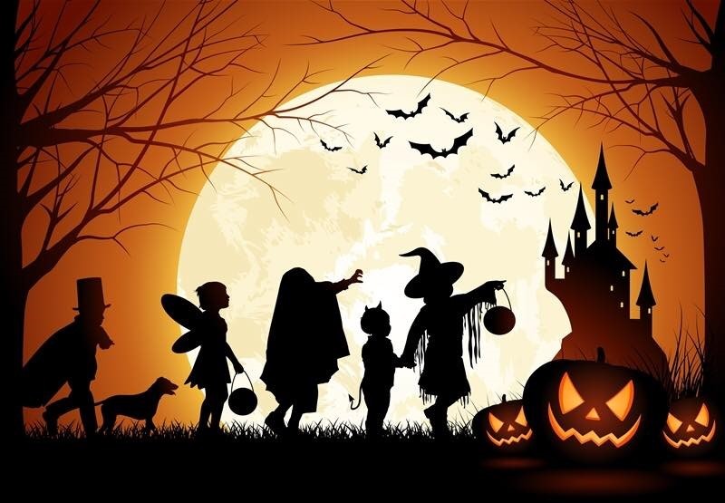  Halloween là lễ hội được tổ chức hàng năm vào ngày 31/10 ở nhiều quốc gia trên thế giới. Đây là một lễ hội của người Celtic cổ đại, đánh dấu việc chuyển sang năm mới, kết thúc vụ mùa, bắt đầu mùa Đông.