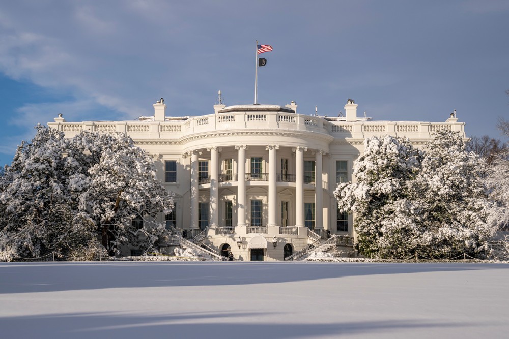 Nằm tại đại lộ Pennsylvania của thủ đô Washington DC, Mỹ,  Nhà Trắng là nơi sống và làm việc của Tổng thống Mỹ trong suốt nhiều thế kỷ. Công trình này được khởi công xây dựng vào năm 1792. Ảnh: White House.